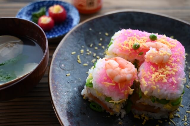 桜でんぶの寿司ケーキ